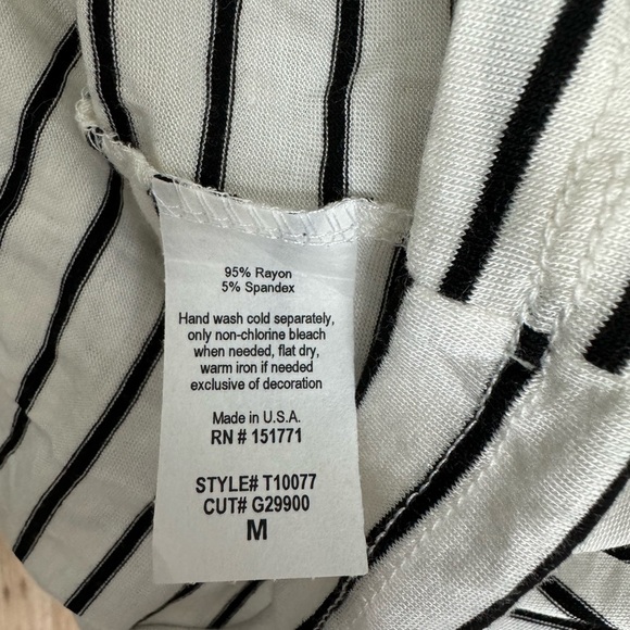 Striped Black and White Women's Top Size Medium NWOT - Picture 4 of 4